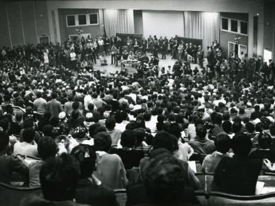 Assemblée libre dans l’auditoire Janson en 1968