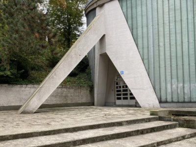 Auditoire Paul-Émile Janson (entrée latérale)